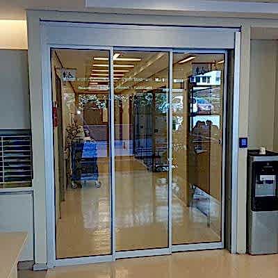 otomatik kapı ve kilitli sistem olan fotoselli kapı hizmeti