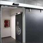 benzinliklerde de sıklıkla gördüğümüz temassız sensörlü otomatik fotoselli kapı